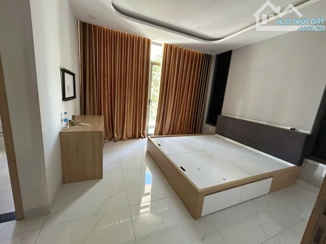 Cho thuê nhà mặt tiền KĐT Đông Tăng Long 250m2 giá 13tr/tháng