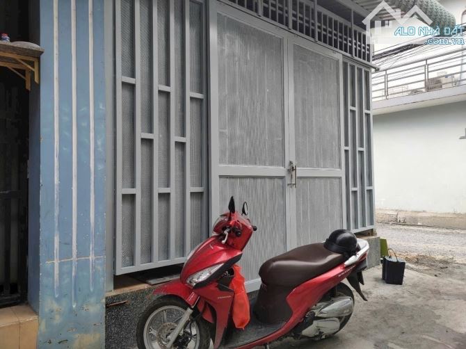 BÁN NHÀ CẤP 4 SIÊU RẺ 62m2,SHR, XUÂN THỚI ĐÔNG,HÓC MÔN,ĐƯỜNG Ô TÔ, GIÁ 1TY650tr