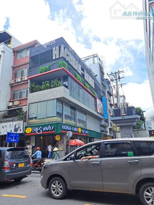 Cho thuê góc 2MT đối diện Vạn Hạnh Mall, Q10. Dt: 5x20m, Kc: trệt 4 lầu