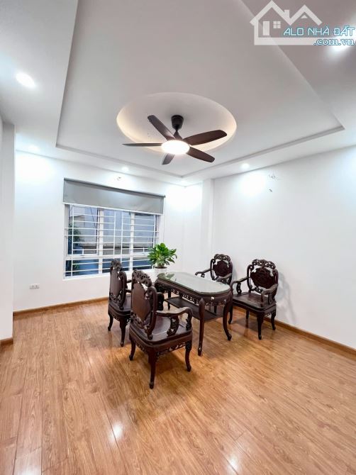 Bán Nhà Phân Lô Quân Đội - Lê Trọng Tấn, Thanh Xuân, 42m², 5 Tầng, 10.9 Tỷ