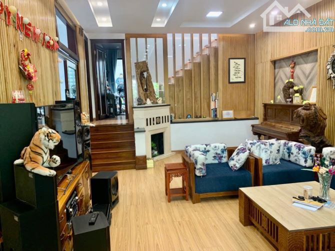 SIÊU PHẨM! NHÀ 3 TẦNG - MẶT PHỐ PHAN TÔN - CÁCH BIỂN VÀI BƯỚC CHÂN - NHÀ ĐẸP - NHỈNH 24 T