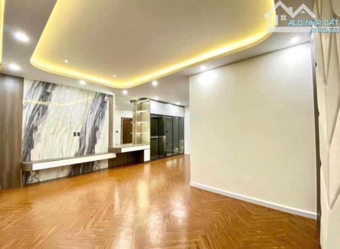 Bán nhà 6 tầng cầu thang máy, dt 60m2, mt 6m khu phân lô đường Lê Hồng Phong