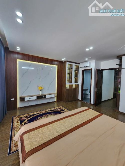 Bán nhà Vĩnh Hưng mới koong, lô góc xây độc lập, thang máy, dt 45m2 x 5 tầng, giá 9.45 tỷ