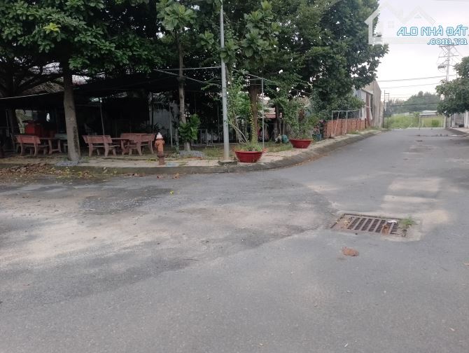 ĐẤT BÌNH MỸ GẦN CẦU XÁNG CÁCH CHỢ HÓC MÔN 4KM DT 100M2 100% THỔ CƯ SHR ĐƯỜNG 11M GIÁ 1,6TỶ - 1
