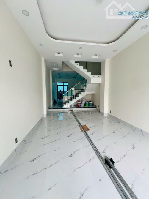 Nhà 1 trệt 2 lầu hà huy giáp vào 50m , DT 4M x 17M , sổ riêng Q12 - 1