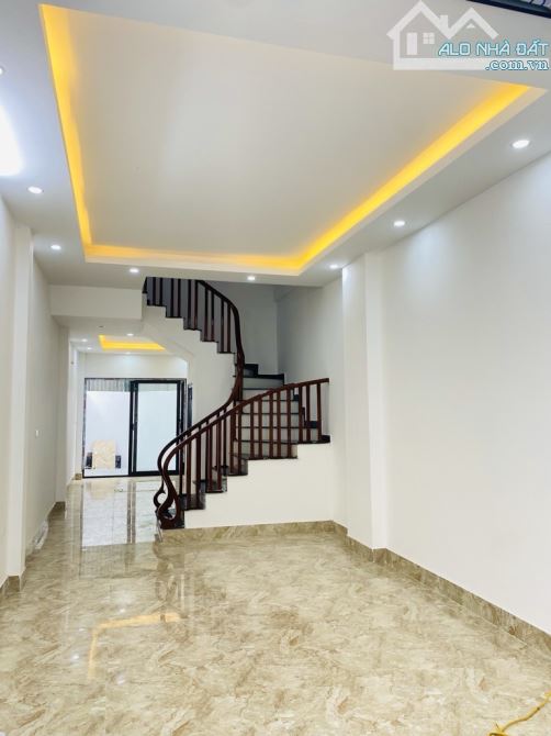 Bán nhà Quỳnh Đô 45 m2 4 tầng giá 4,75 tỷ , thoáng sáng , gần ô tô tránh ! - 1