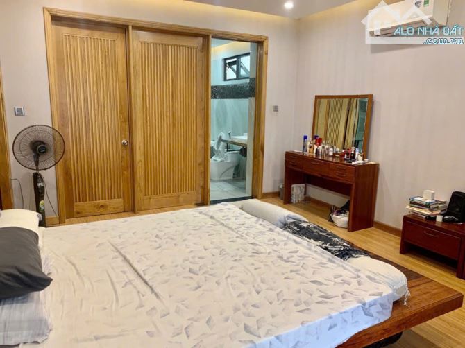 SIÊU PHẨM! NHÀ 3 TẦNG - MẶT PHỐ PHAN TÔN - CÁCH BIỂN VÀI BƯỚC CHÂN - NHÀ ĐẸP - NHỈNH 24 T - 1