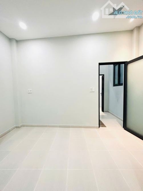 Bán gấp nhà hẻm 2tỷ8 50m2 ngay đường Hoà Hảo quận 10 1T 1L - 13