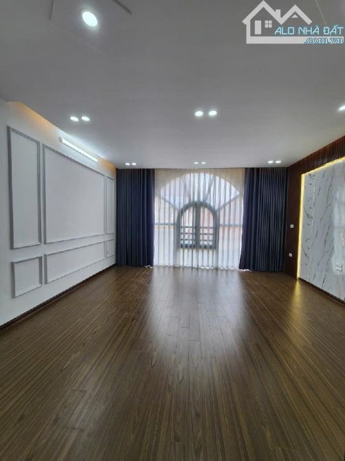 Bán nhà Vĩnh Hưng mới koong, lô góc xây độc lập, thang máy, dt 45m2 x 5 tầng, giá 9.45 tỷ