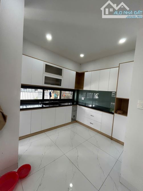 Cho thuê nhà mặt tiền KĐT Đông Tăng Long 250m2 giá 13tr/tháng - 2