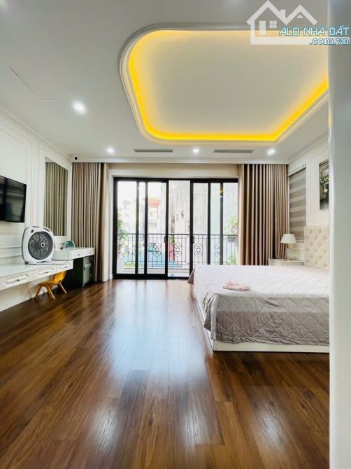 Bán nhà Việt Hưng Long Biên, 85m2, tháng máy vỉa hè, Ô tô, khu vực an sinh đẹp nhất Phường - 2