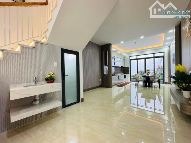 Bán nhà ngay Thích Quảng Đức, Phú Nhuận, giá" 2.5 tỷ// 70m2, sổ riêng, hẻm ô tô - 2