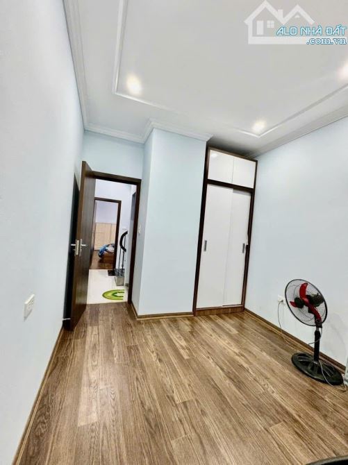 Bán gấp PHẠM VĂN ĐỒNG 40m2-5T ngõ to đẹp - 2