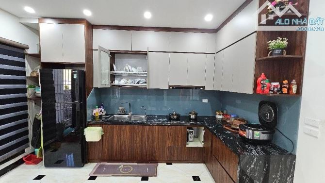 PHỐ TRẦN CUNG 36m2 - 20m RA PHỐ - NGÕ NÔNG - LÔ GÓC - DÂN TRÍ CAO - 3