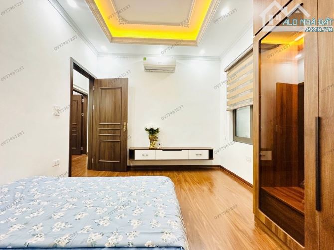 BÁN NHÀ CẦU GIẤY 52m2 - 9,5 TỶ. NHÀ MỚI - LÔ GÓC - NGÕ Ô TÔ TRÁNH, TẶNG full NỘI THẤT - 3