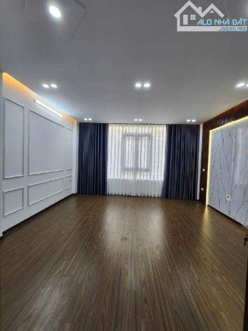 Bán nhà Vĩnh Hưng mới koong, lô góc xây độc lập, thang máy, dt 45m2 x 5 tầng, giá 9.45 tỷ