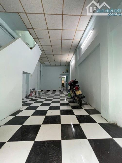 70M2 - 2 TẦNG - LIỀN KỀ NGÃ TƯ HÀNG XANH -Ngang gần 4m- gần KHU ĐẠI HỌC - 4