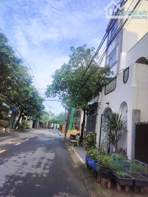 BÁN CHDV CĂN GÓC DƯƠNG QUẢNG HÀM - 5 TẦNG - DTSD 400M2- KHOÁN 40TR/TH- CHỈ 15 TỶ 9 - 6