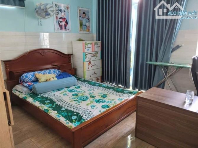 Bán nhà Đường số 13, phường Bình Hưng Hòa , Quận Bình Tân DT: 82m2 - 5 tầng -  4.2 x 21m - 6