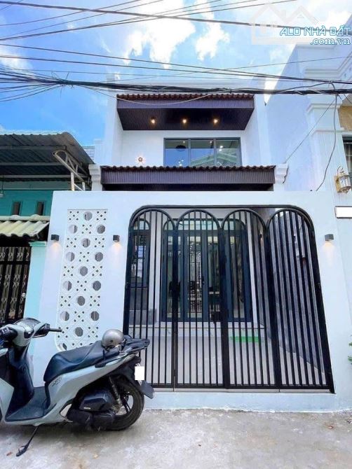 Nhà mới cáo, 1 trệt 1 lầu, 125m2, Xã Tân An Hội, Củ Chi, SHR, Giá 825tr.