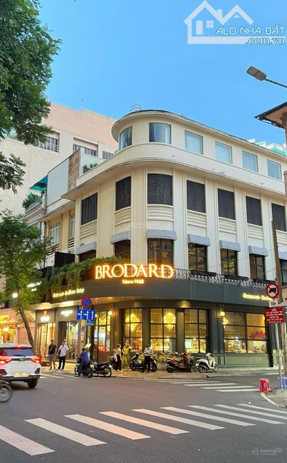 TÒA NHÀ BRODARD GÓC 2 MẶT TIỀN MẠC THỊ BƯỞI QUẬN 1