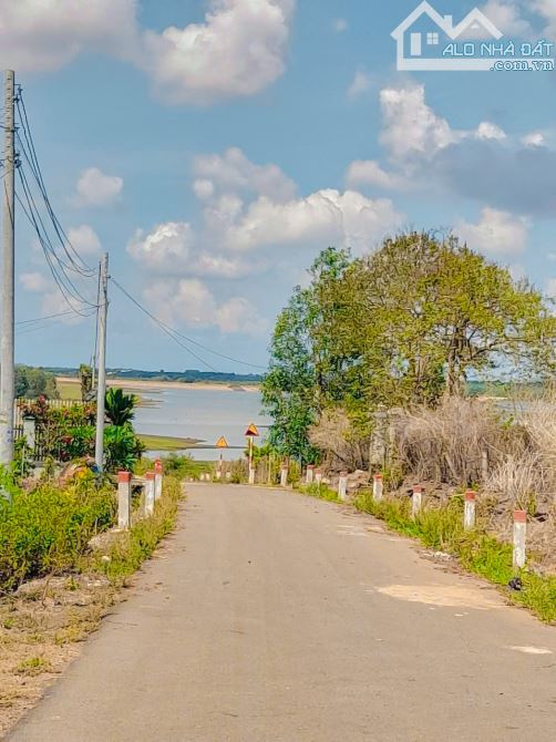 LÔ ĐẤT VIEW HỒ ĐÁ BÀNG TUYỆT ĐẸP, ĐƯỜNG NHỰA, PHỦ HỒNG, GIÁ SIÊU NGỘP