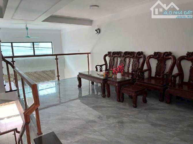 NHÀ 4 TẦNG MỚI TINH VIEW HỒ Ở NGAY - ĐƯỜNG THÔNG OTO VÀO NHÀ - CÁCH KHU ĐẤU GIÁ CHỈ 30M