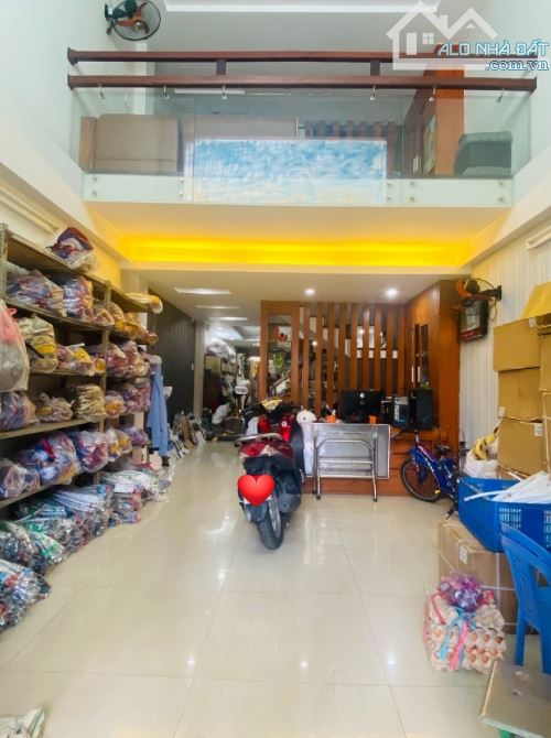 Phó Giáo Sư - Tiến Sĩ bán nhà 4 tầng 4,2 x 21m ngay CoopMart Trung Chánh