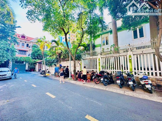 Bán nhà siêu vị trí mặt tiền Nguyễn Thị Minh Khai DT: 9x32m - 2 tầng giá bán: 35 tỷ - 2