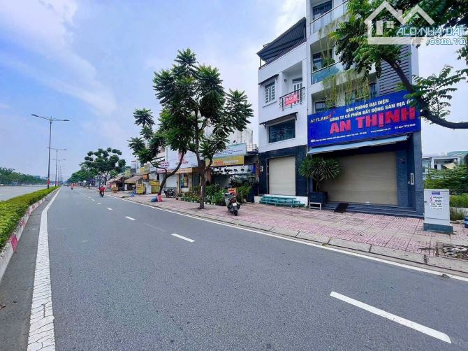 Mặt tiền 5 tầng Phạm Phạm Văn Đồng, ngay Giga mall, 134m2, ngang 5,2m - 2