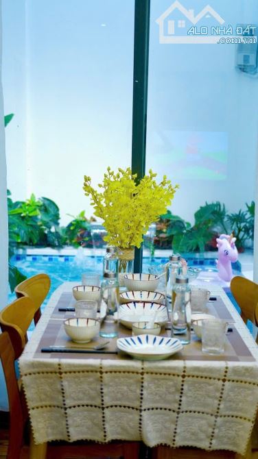 VILLA HỒ BƠI NGAY TRUNG TÂM THÀNH PHỐ - DOANH THU 45TR/ THÁNG - 202.5M2 CHỈ TỶ - 3