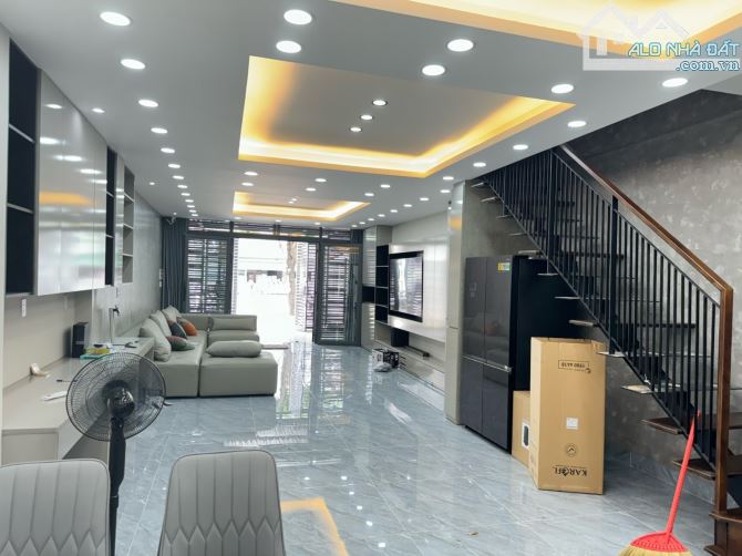 Gần chợ đầu mối Thủ Đức , Mặt Tiền KD Vip , TL43 , 263m2 , 2 tầng , hàng hiếm - 4