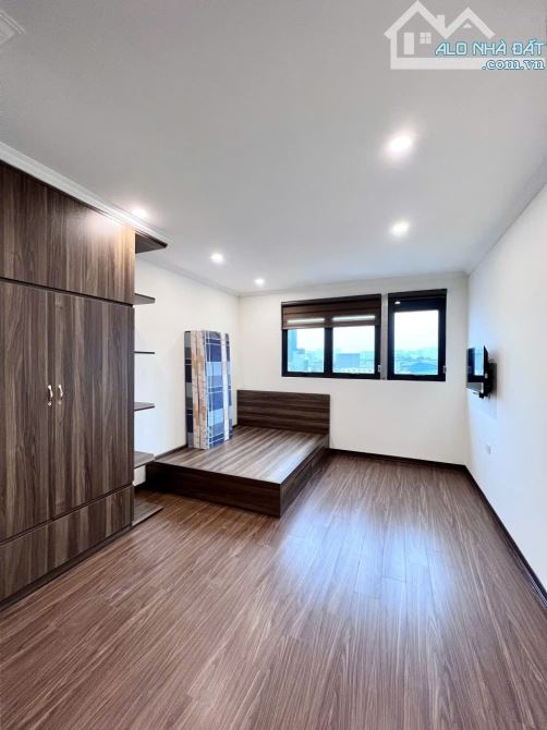 TÒA CĂN HỘ DỊCH VỤ CAO CẤP Ở NGUYỄN KHÁNH TOÀN, 120M2 - 9 TẦNG GARA OTO, DOANH THU 180TR - 4