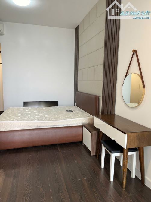 Cho Thuê Căn Hộ Newton , 3PN , 2WC , Full Nội Thất , View Đông Nam  Giá : 24 triệu / tháng - 5