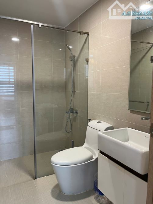 Cho Thuê Căn Hộ Newton , 3PN , 2WC , Full Nội Thất , View Đông Nam  Giá : 24 triệu / tháng - 7