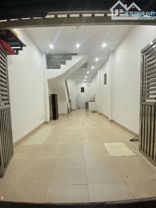 BÁN NHÀ HỒ TÙNG MẬU. PHÂN LÔ. Ô TÔ ĐỖ CỬA. KINH DOANH . Dt 54m² Giá 7.x