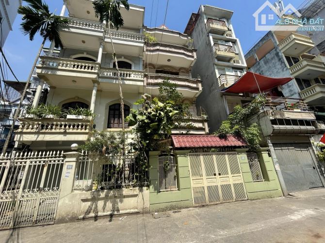 Bán nhà Lạc Long Quân, Cầu Giấy. Sổ A4 110m2, 4 tầng, MT6m4. 30 tỷ thỏa thuận. Ô tô tránh