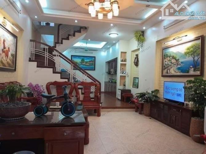 BÁN NHÀ PHÙNG CHÍ KIÊN 64m2 - NHỈNH 13 TỶ. NHÀ DÂN XÂY - PHỐ VIP, PHÂN LÔ + Ô TÔ DỪNG ĐỖ