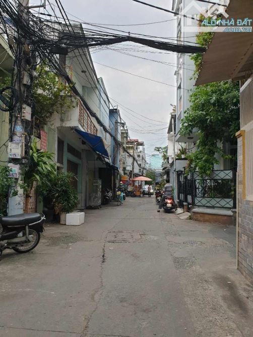 BÌNH THẠNH - 11.5 TỶ - 115M2 NGANG 8.5M - HẺM XE TẢI TRÁNH cách 3 Bước -  Nguyễn Cửu Vân