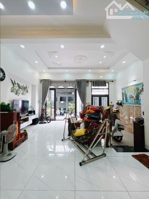 Hiếm bán nhà 60m2, Phường 4, Quận 4 giá 7,3 tỷ - 1