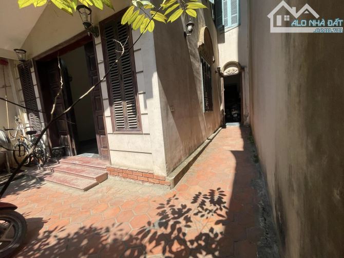 Bán nhà Lạc Long Quân, Cầu Giấy. Sổ A4 110m2, 4 tầng, MT6m4. 30 tỷ thỏa thuận. Ô tô tránh - 1