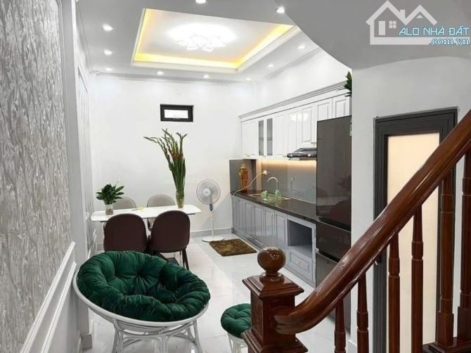 - Q. Cầu Giấy -  Bán nhà nguyên căn 4T (mới) 33m2 – 5PN – Ngõ Ô tô – Lô Góc – Giá 5.75 Tỷ. - 1