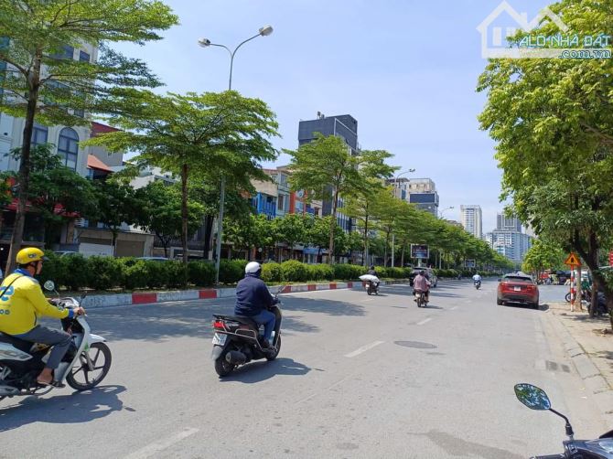 Bán tòa Building mặt phố Lạc Long Quân phía view hồ, 418m2, giá bán 280 tỷ - 1