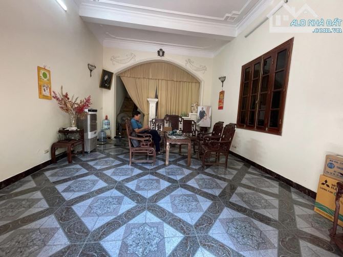 Bán nhà Lạc Long Quân, Cầu Giấy. Sổ A4 110m2, 4 tầng, MT6m4. 30 tỷ thỏa thuận. Ô tô tránh - 2