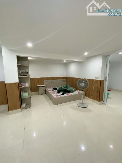 Siêu đẹp! Bán căn hộ tập thể Thành Công,150m2,T1, 5N-2WC,Full nội thất, sổ đỏ, kinh doanh - 2