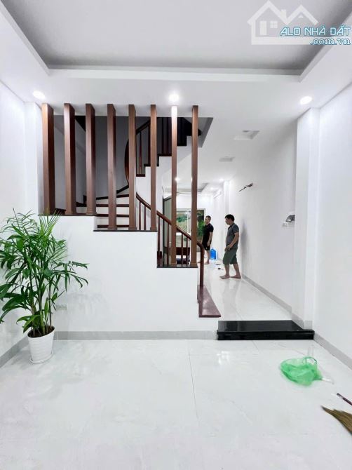 Nhà mới gần Phố Lê Trọng Tấn, khu cán bộ, trước nhà oto đỗ, 45m2 về ở luôn. Giá 10.9 tỷ - 2