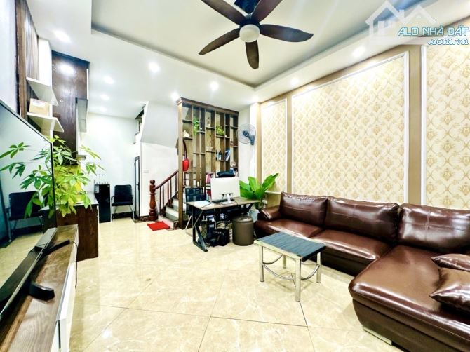 Bán nhà Tây Sơn, Đống Đa, ngõ nông, gần ô tô, vài bước ra phố, 33m2, mặt 4m, chào 8 tỷ 4 - 2