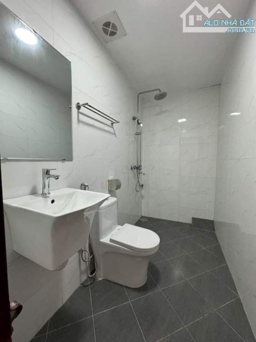 BÁN NHÀ XUÂN THỦY CẠNH HỌC VIỆN BÁO CHÍ, 60M2*4T*4.2M, NHÀ ĐẸP - NGÕ OTO THÔNG KINH DOANH - 2