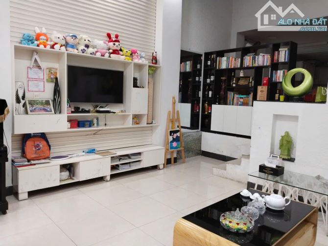 Bán nhà 2 tầng Nguyễn Duy Trinh 200m2, 2 tầng gần bãi tắm Tân Trà - 3