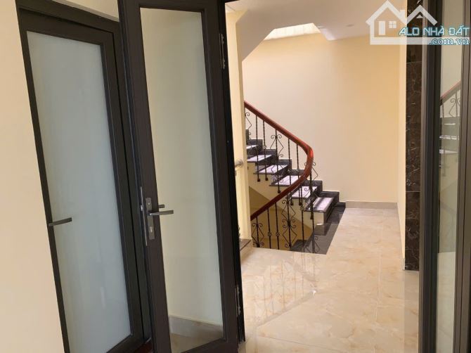 Cho thuê nhà Phùng Chí Kiên-Cầu Giấy.DT đất 95m2, xây dựng 75 m2 x 4 tầng, mặt tiền 5m, - 4